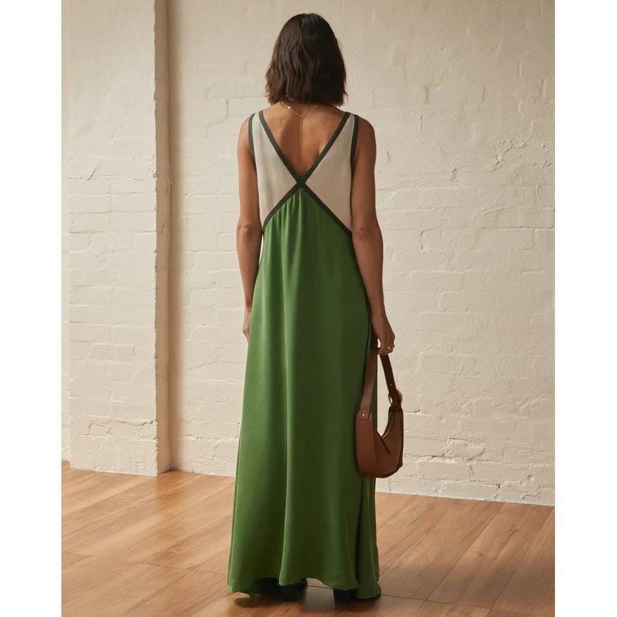 RENATA | Elegant V-Neck Dress for Any Occasion