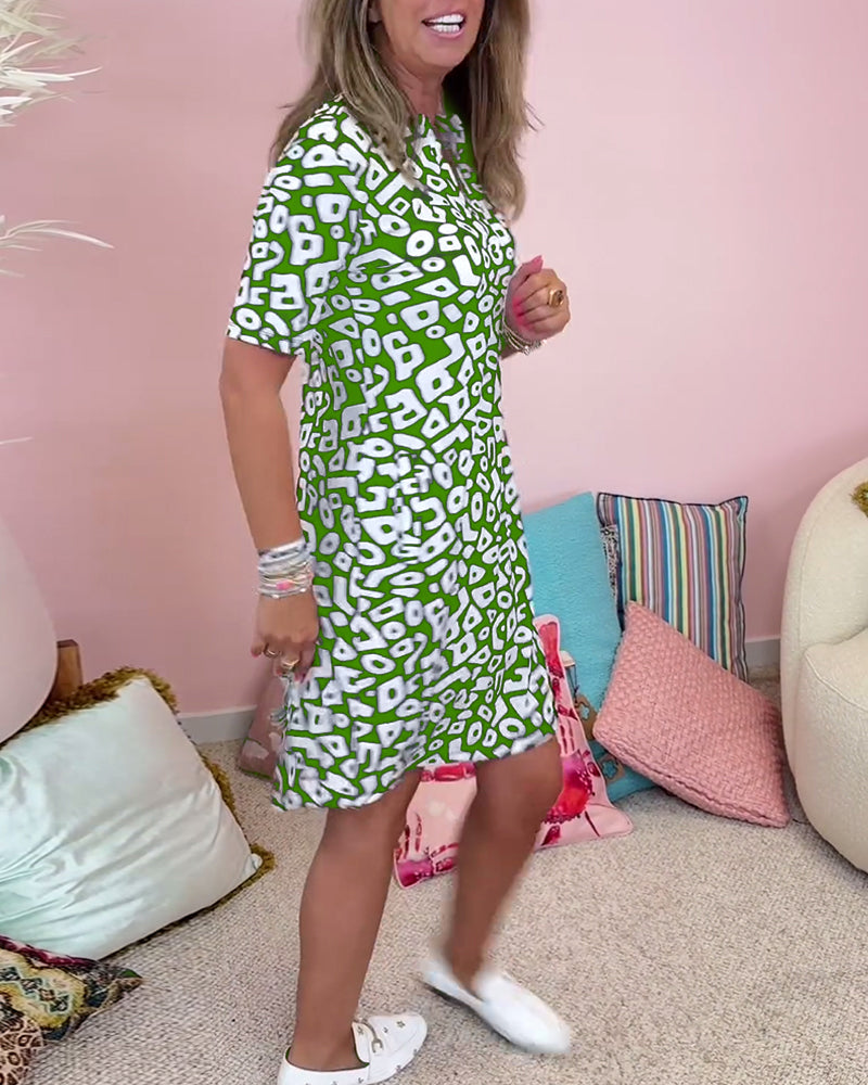 Viaro™ | Stylish Printed Dress with V-Neck and Pockets