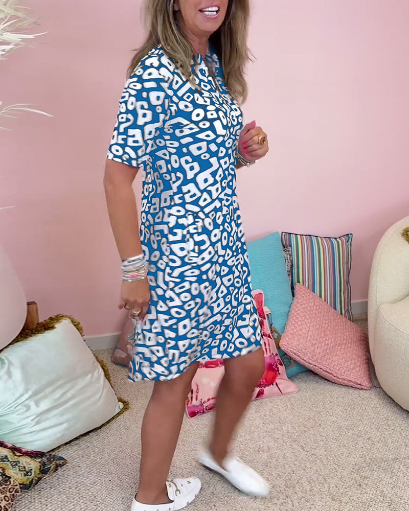 Viaro™ | Stylish Printed Dress with V-Neck and Pockets