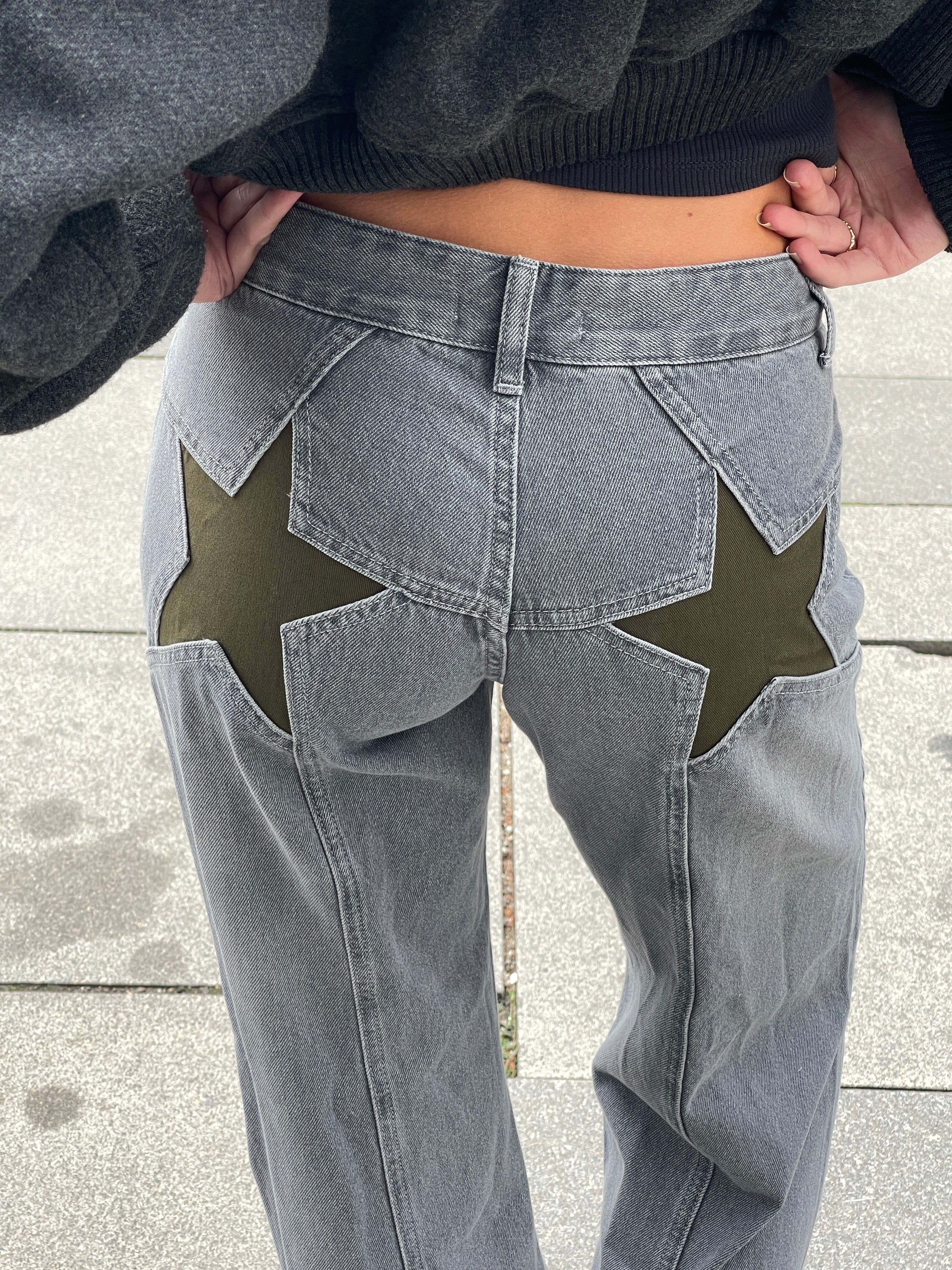 Lola Star Jeans - Oversized jeans with stars